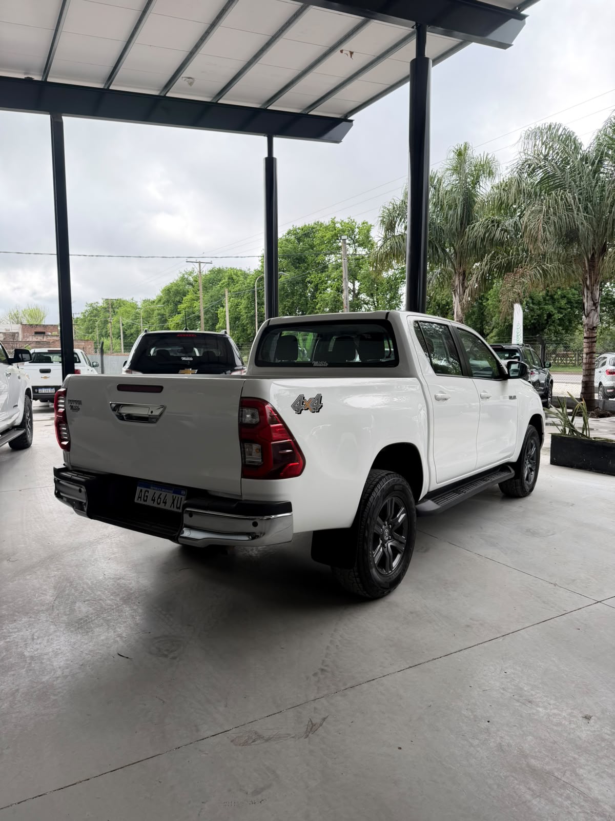 TOYOTA - HILUX  SRV  2.8  4X4 - MANUAL  - 2023